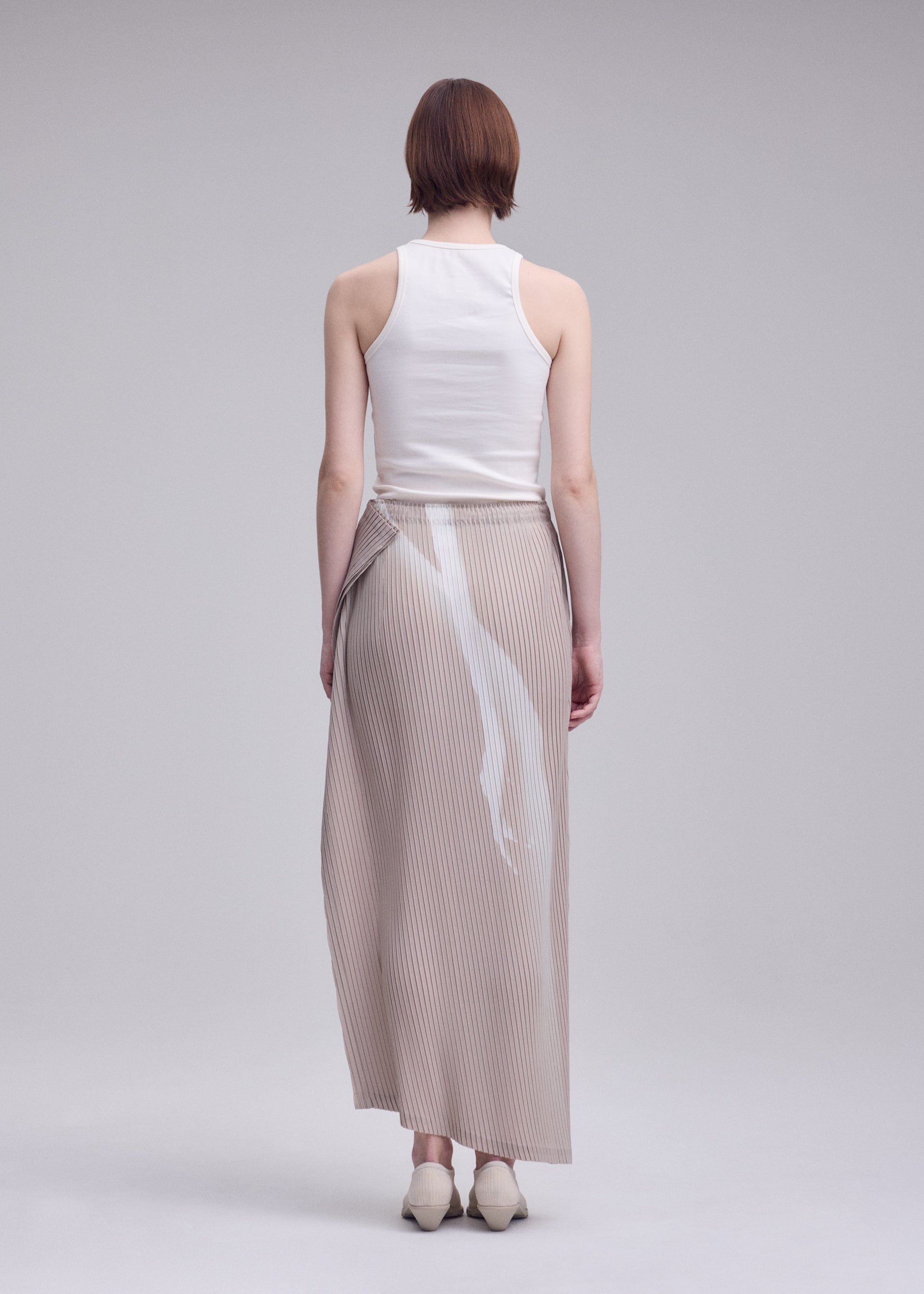 HANDS OF LOVER PLEATS – isseymiyake.com