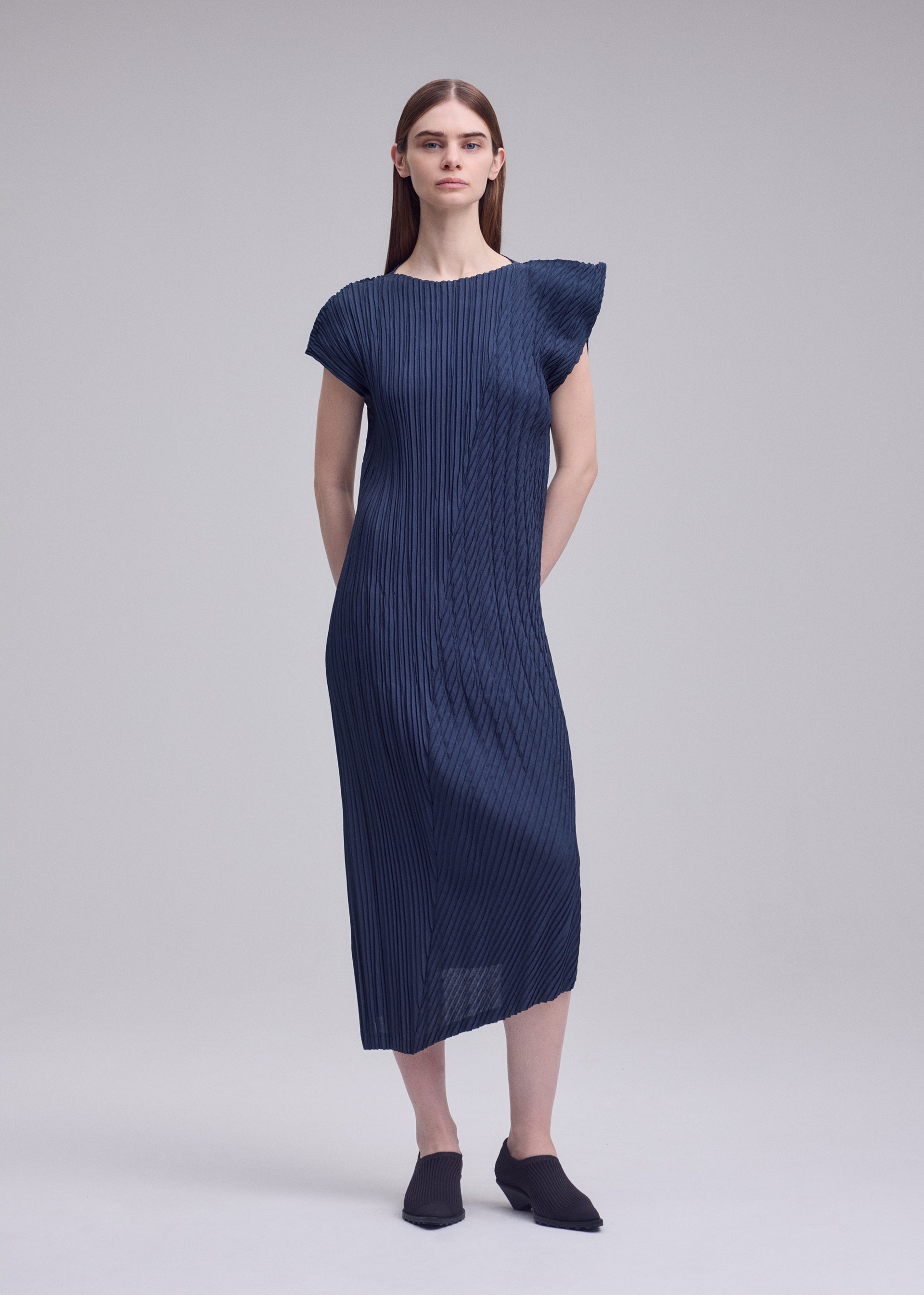 UNFURLING PLEATS – isseymiyake.com