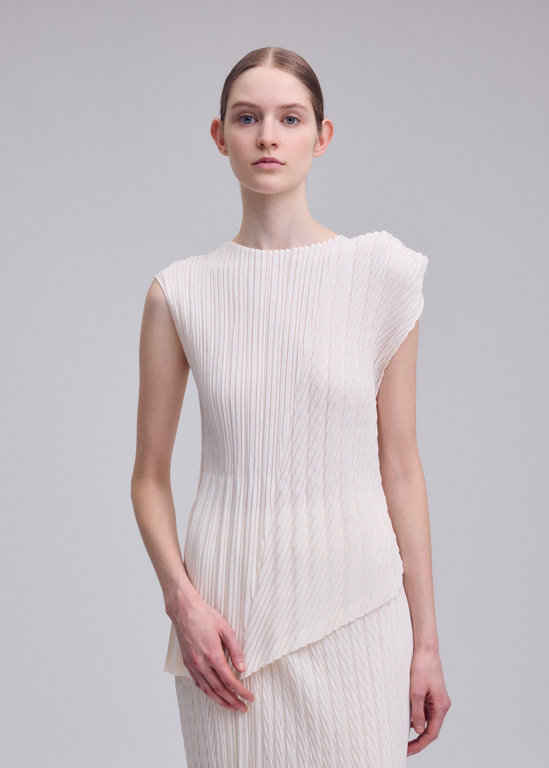UNFURLING PLEATS、ウィメンズ_トップス_トップ、着用画像3