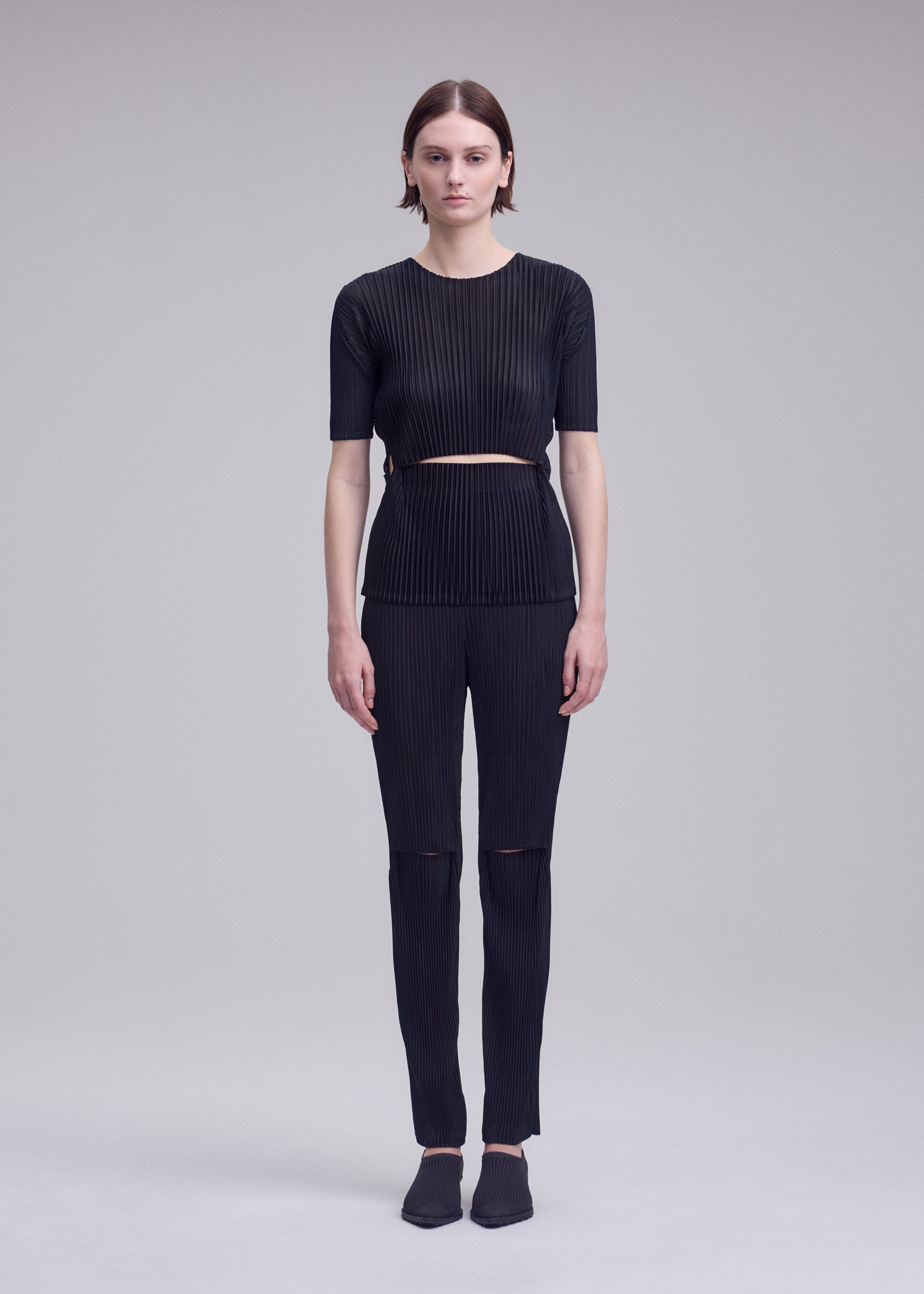 SHEER SLIT PLEATS、ウィメンズ_トップス_トップ、着用画像1