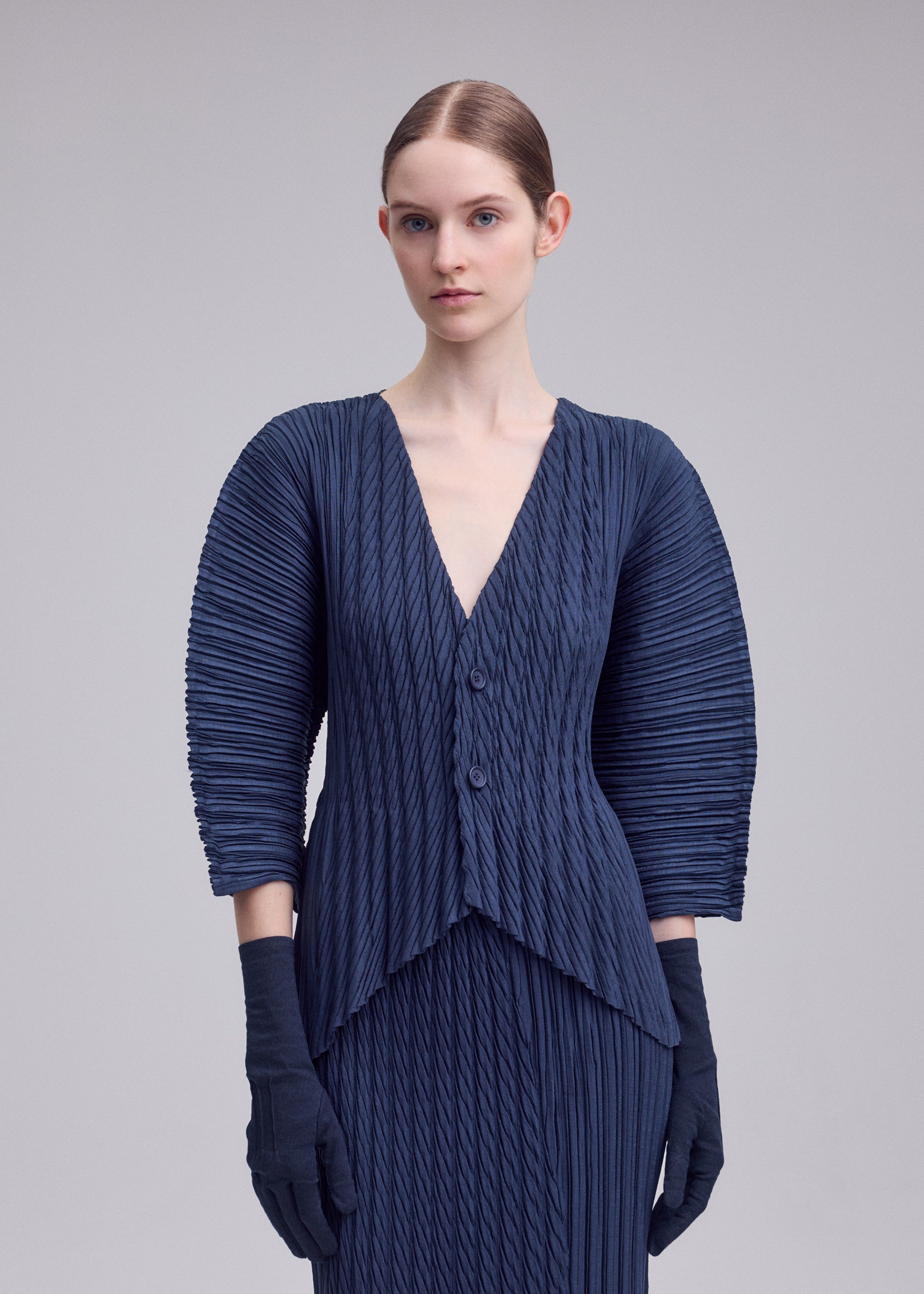 UNFURLING PLEATS – isseymiyake.com