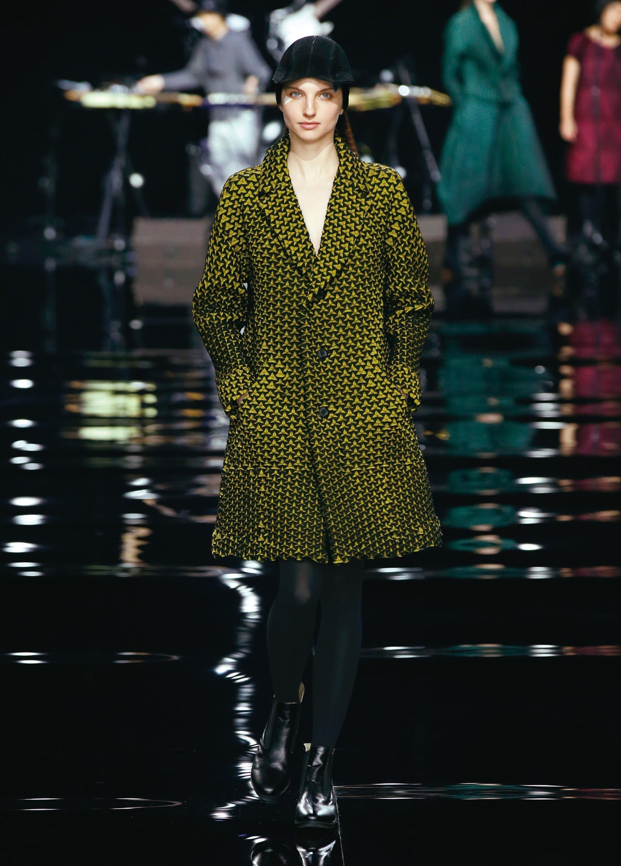 ISSEY MIYAKE AUTUMN WINTER 2015 コレクション01