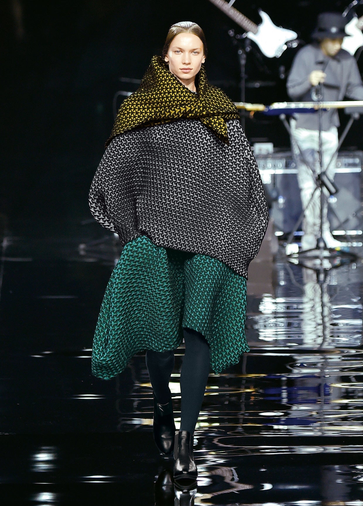イッセイ　ミヤケ me ISSEY MIYAKE LOOK 15 – isseymiyake.com