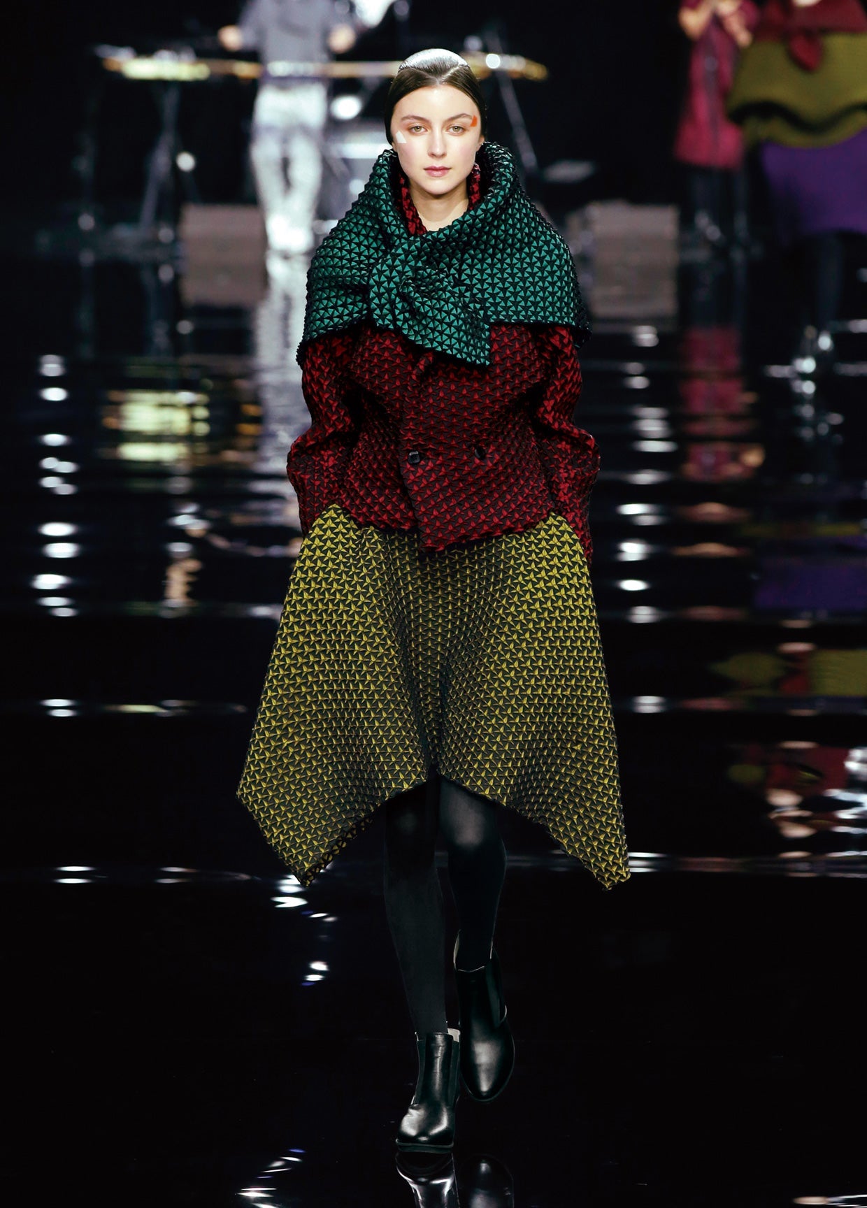 ISSEY MIYAKE コレクション AUTUMN WINTER 2015 – isseymiyake.com