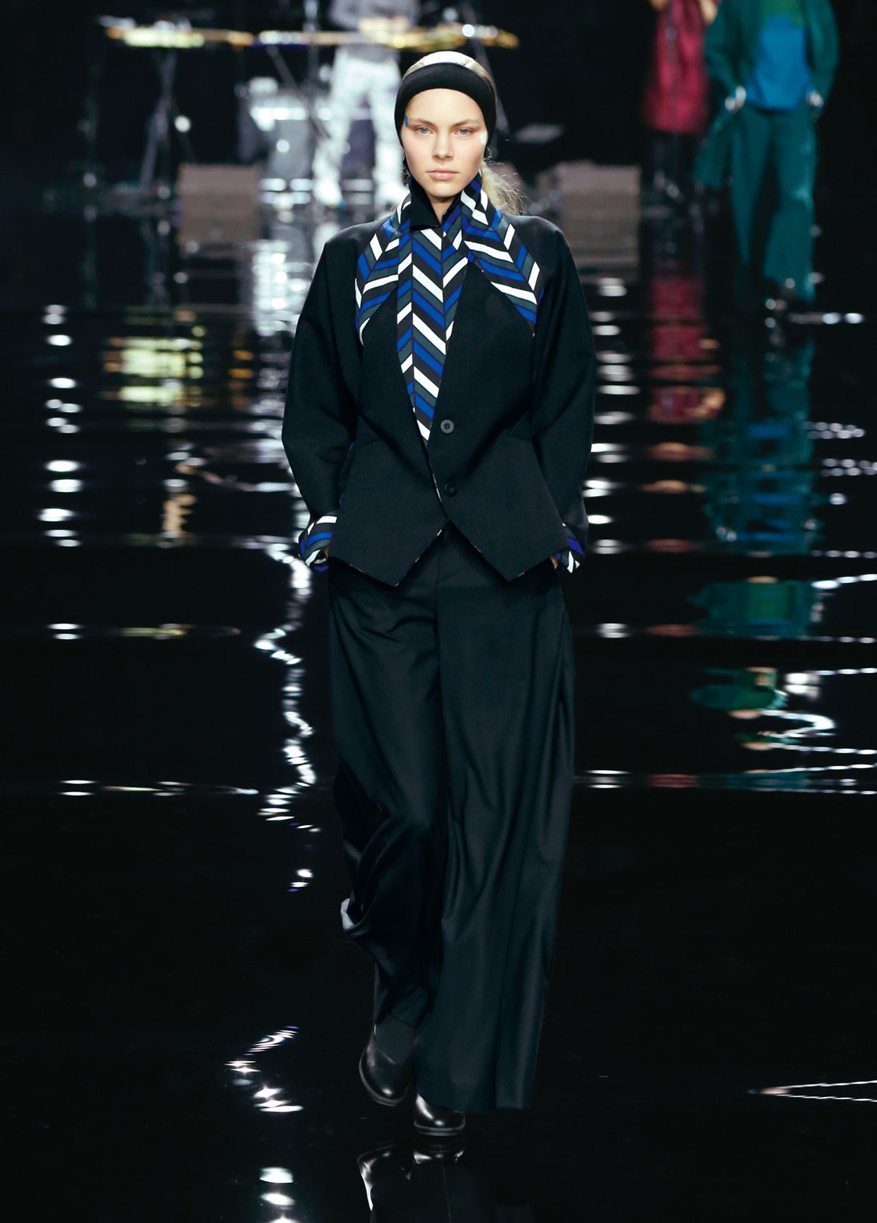 2015年秋冬イッセイミヤケ　ジャケット　ISSEY MIYAKE ISSEY MIYAKE コレクション AUTUMN WINTER 2015 – isseymiyake.com