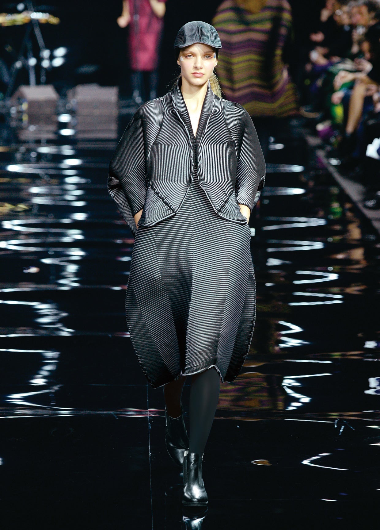 ISSEY MIYAKE AUTUMN WINTER 2015 コレクション24