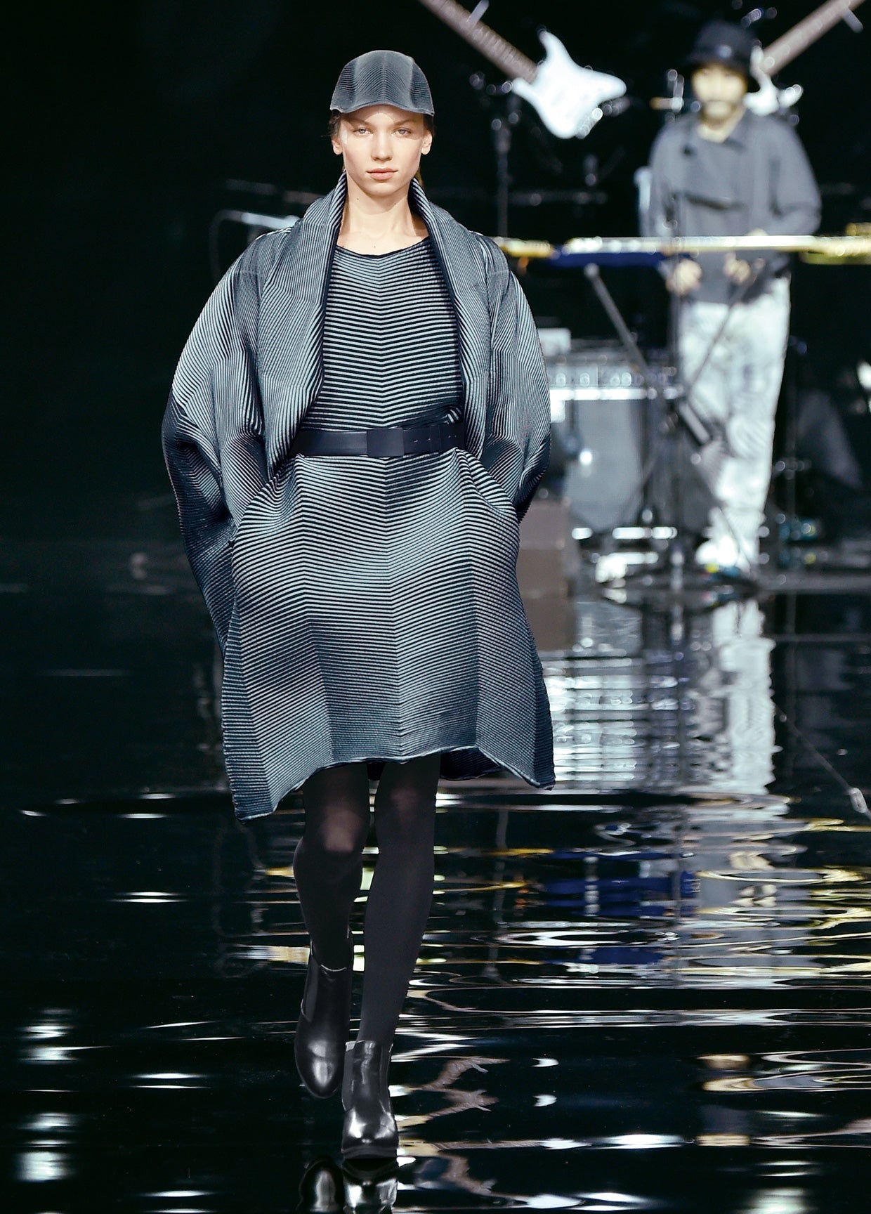 ISSEY MIYAKE AUTUMN WINTER 2015 コレクション25