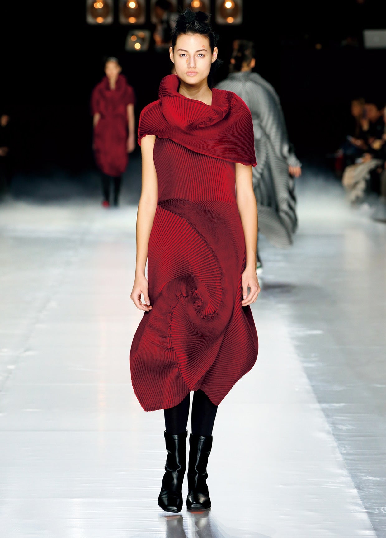 ISSEY MIYAKE AUTUMN WINTER 2016 コレクション39 – isseymiyake.com