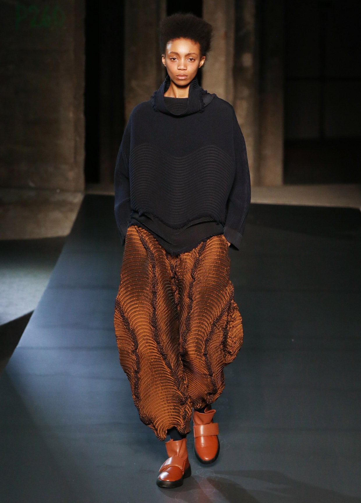 ISSEY MIYAKE AUTUMN WINTER 2018 コレクション08 – isseymiyake.com