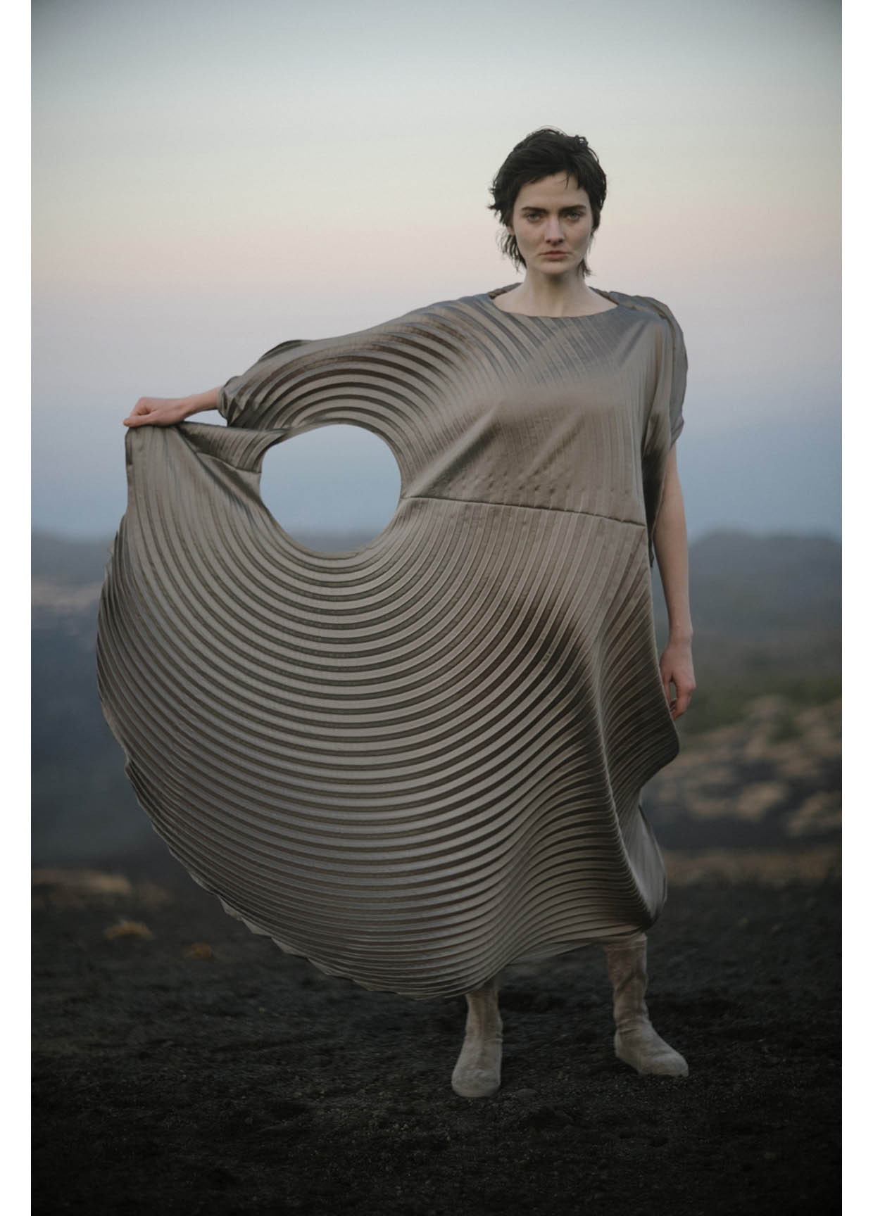 【即完】Issey Miyake ×Japanese Brand × Zucca ISSEY MIYAKE AUTUMN WINTER 2021/22 コレクション28 – isseymiyake.com