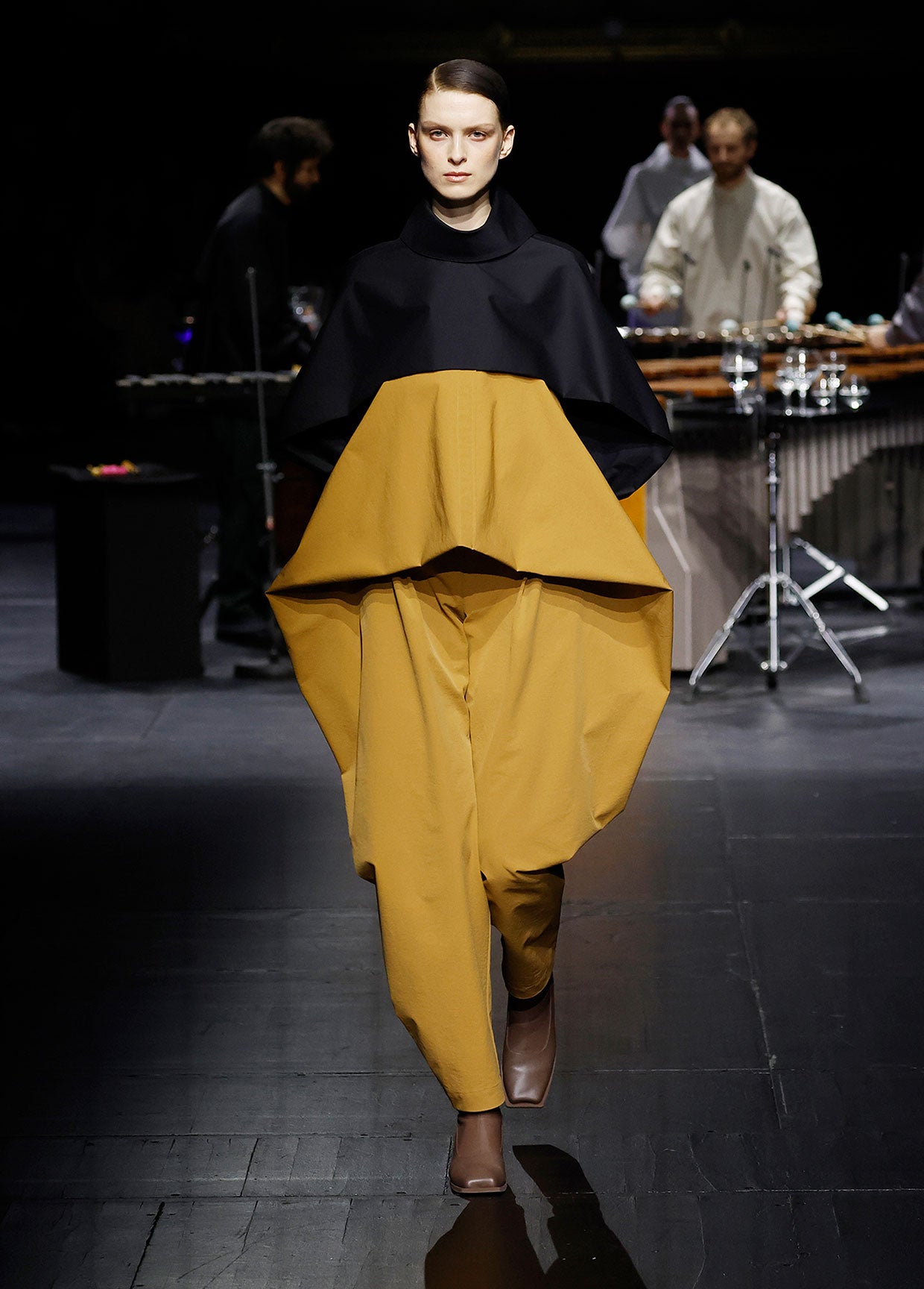 ISSEY MIYAKE AUTUMN WINTER 2023/24 コレクション 01