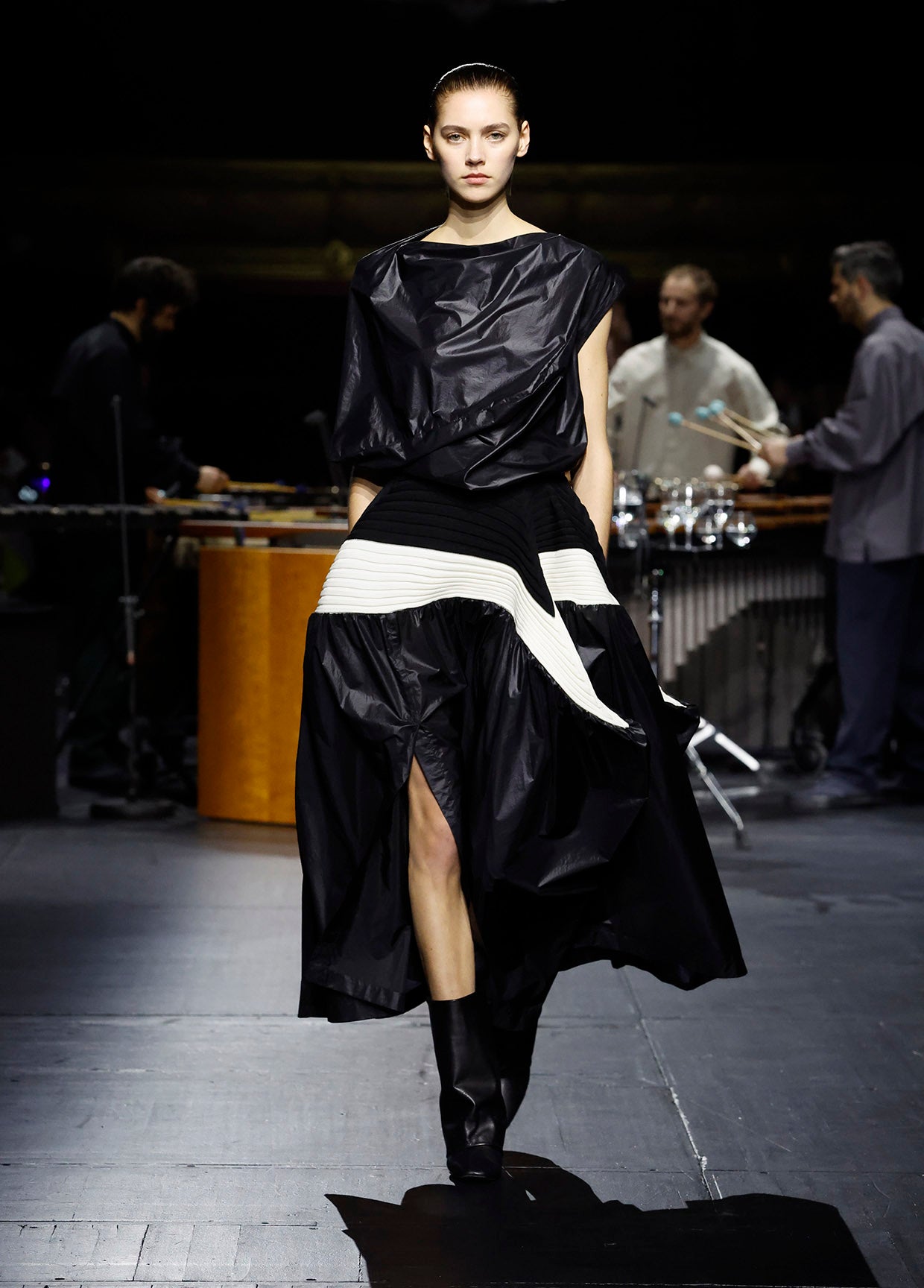 ISSEY MIYAKE コレクション AUTUMN WINTER 2023/24 – isseymiyake.com