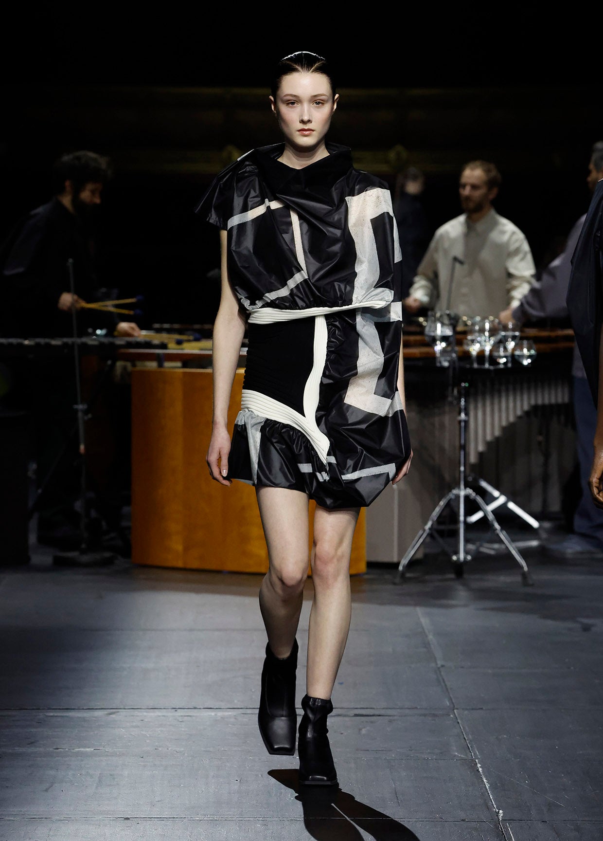 ISSEY MIYAKE AUTUMN WINTER 2023/24 コレクション 10