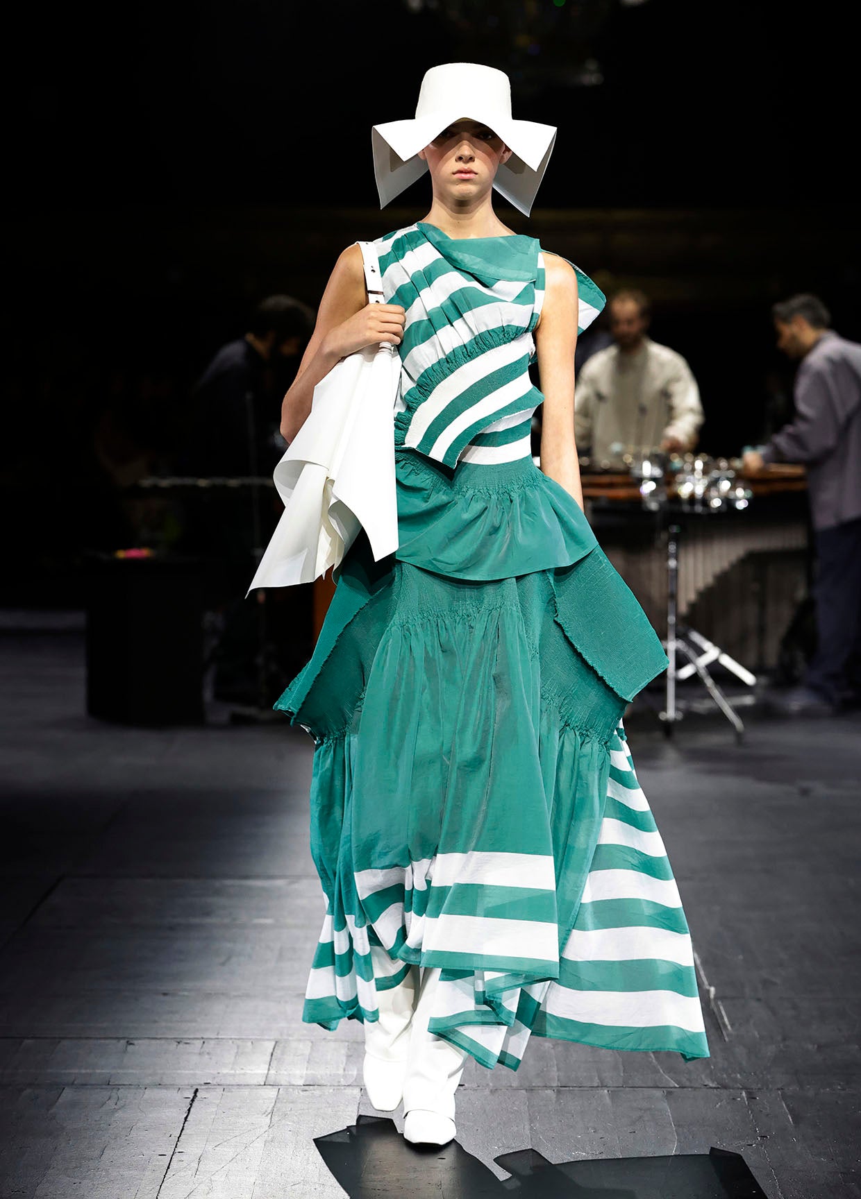 ISSEY MIYAKE AUTUMN WINTER 2023/24 コレクション 14