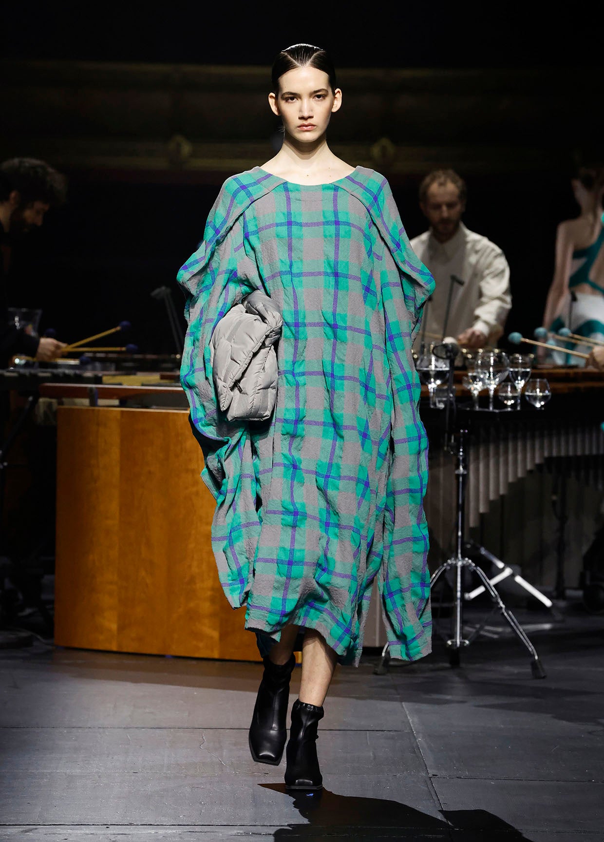 ISSEY MIYAKE コレクション AUTUMN WINTER 2023/24 ISSEY MIYAKE コレクション AUTUMN WINTER 2023/24