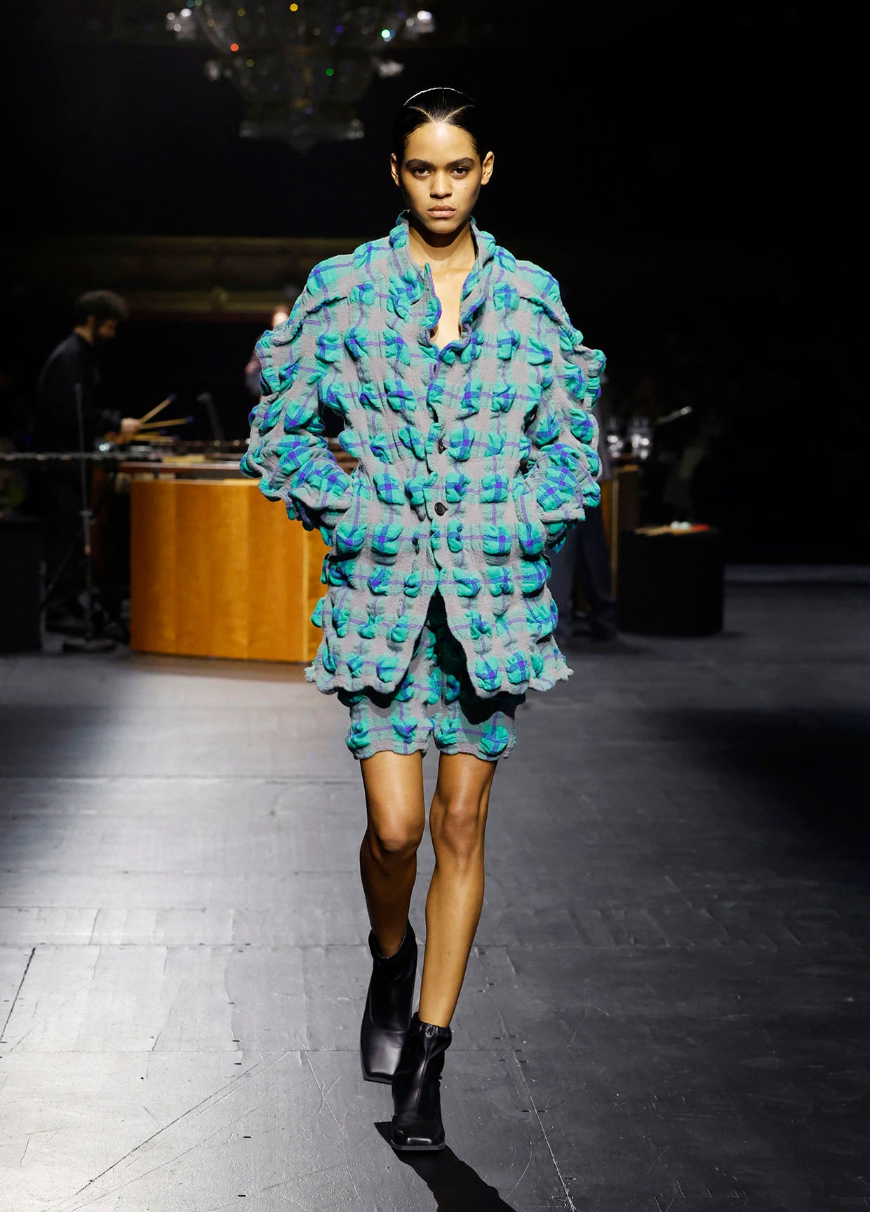 ISSEY MIYAKE AUTUMN WINTER 2023/24 コレクション 18