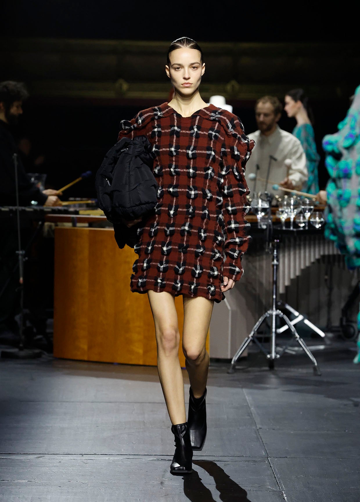 ISSEY MIYAKE AUTUMN WINTER 2023/24 コレクション 19