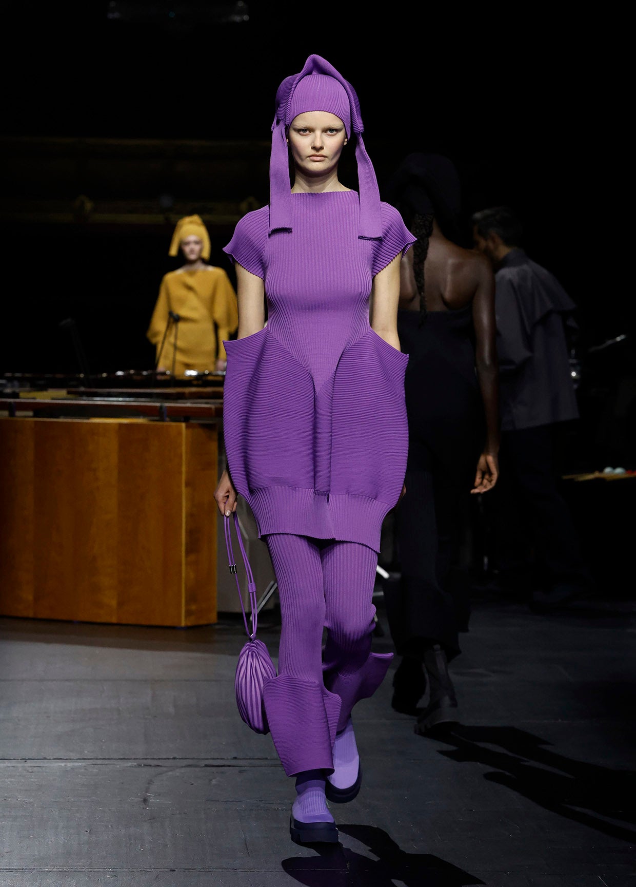 ISSEY MIYAKE AUTUMN WINTER 2023/24 コレクション 23