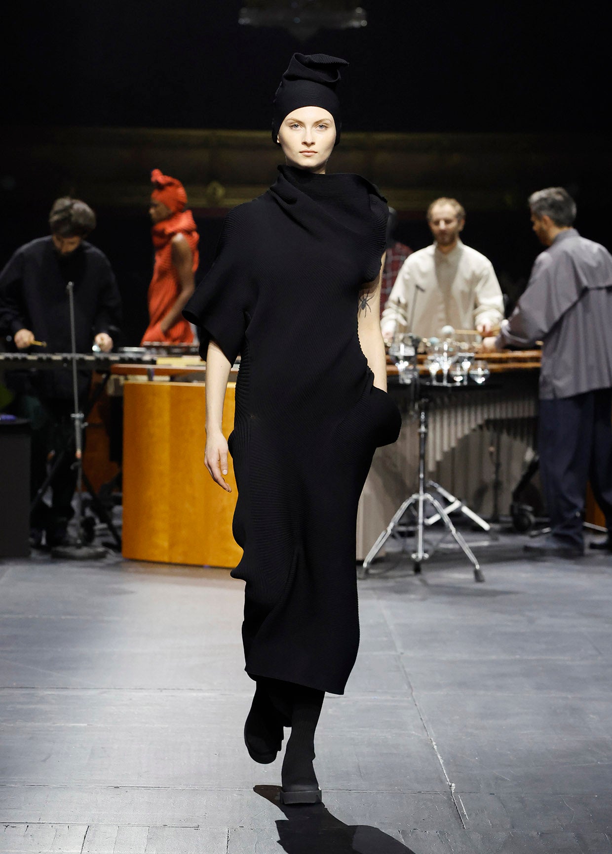 ISSEY MIYAKE AUTUMN WINTER 2023/24 コレクション 25