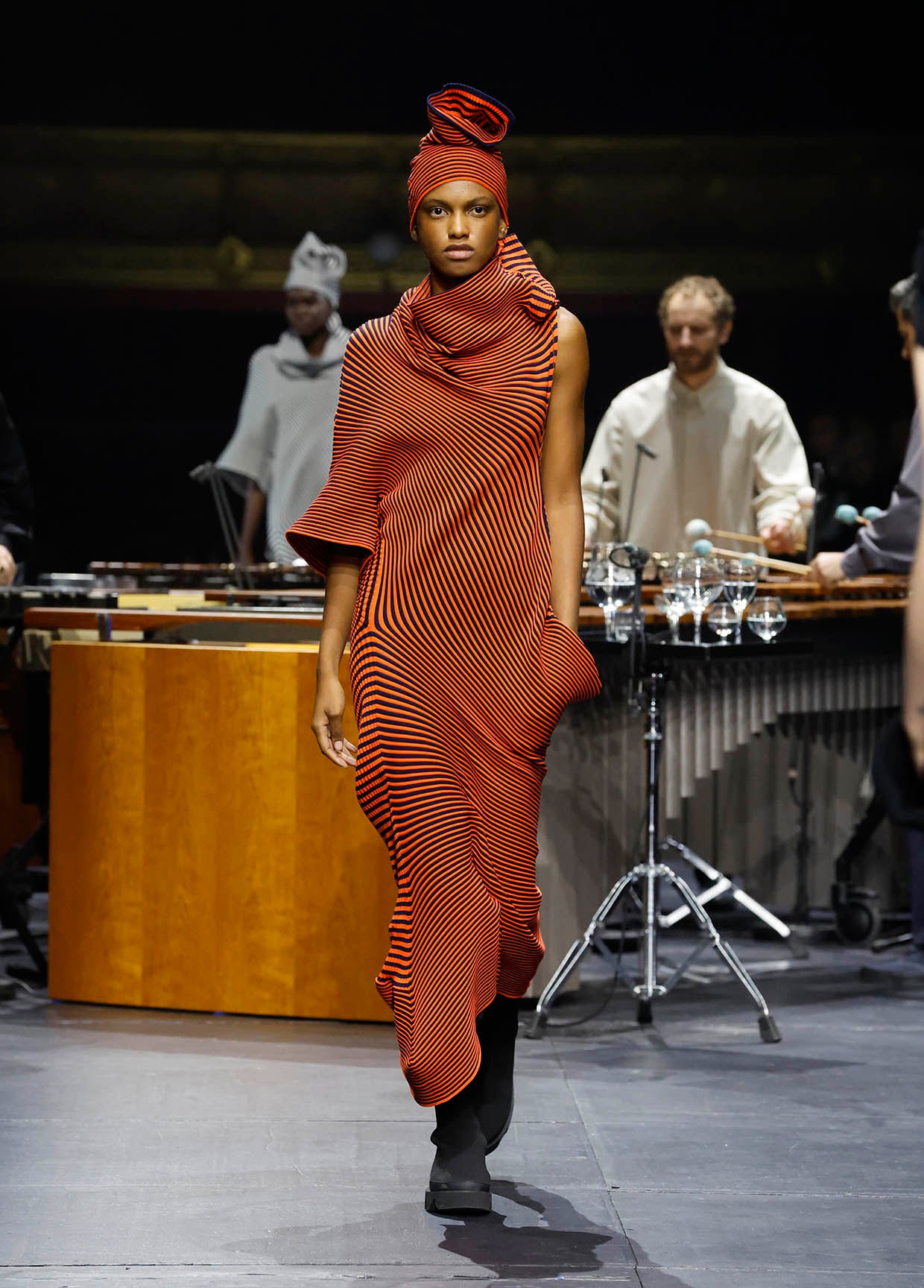 ISSEY MIYAKE AUTUMN WINTER 2023/24 コレクション 26