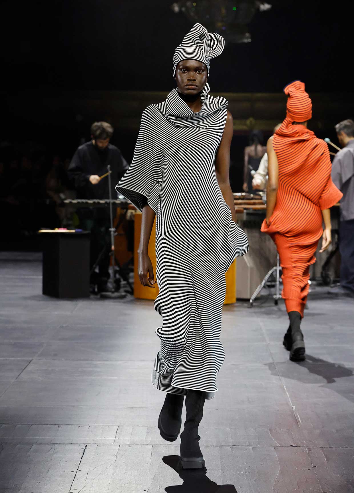 ISSEY MIYAKE AUTUMN WINTER 2023/24 コレクション 27
