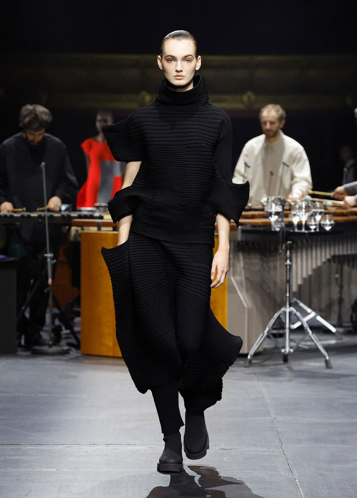 ISSEY MIYAKE AUTUMN WINTER 2023/24 コレクション 33