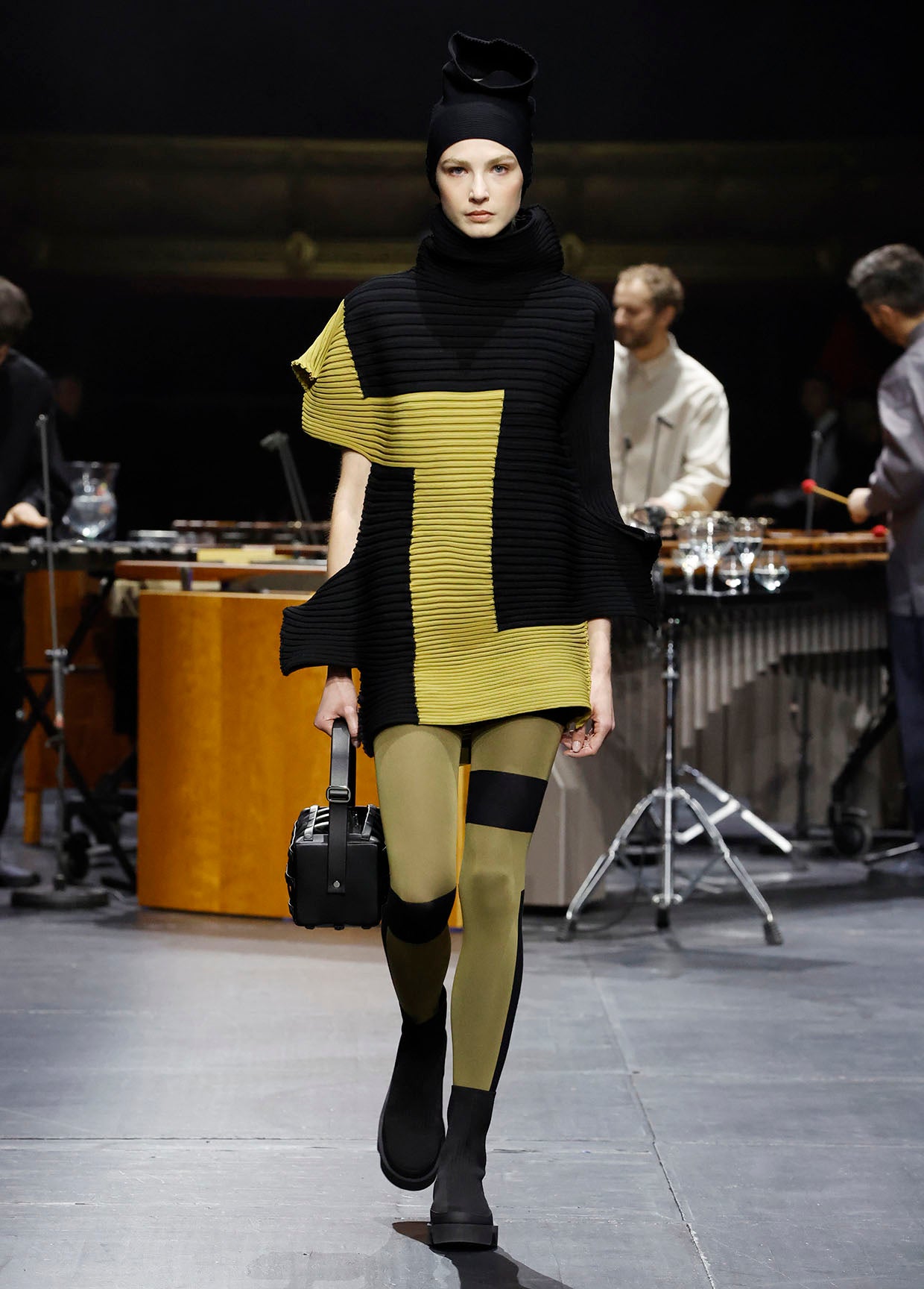 ISSEY MIYAKE AUTUMN WINTER 2023/24 コレクション 36