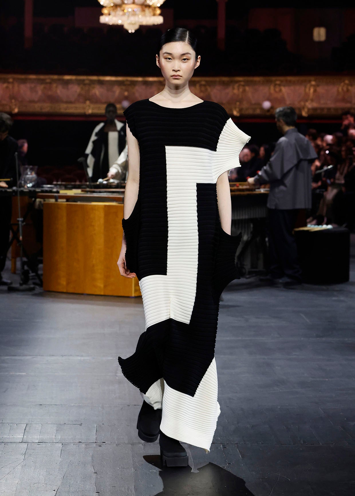 ISSEY MIYAKE AUTUMN WINTER 2023/24 コレクション 38