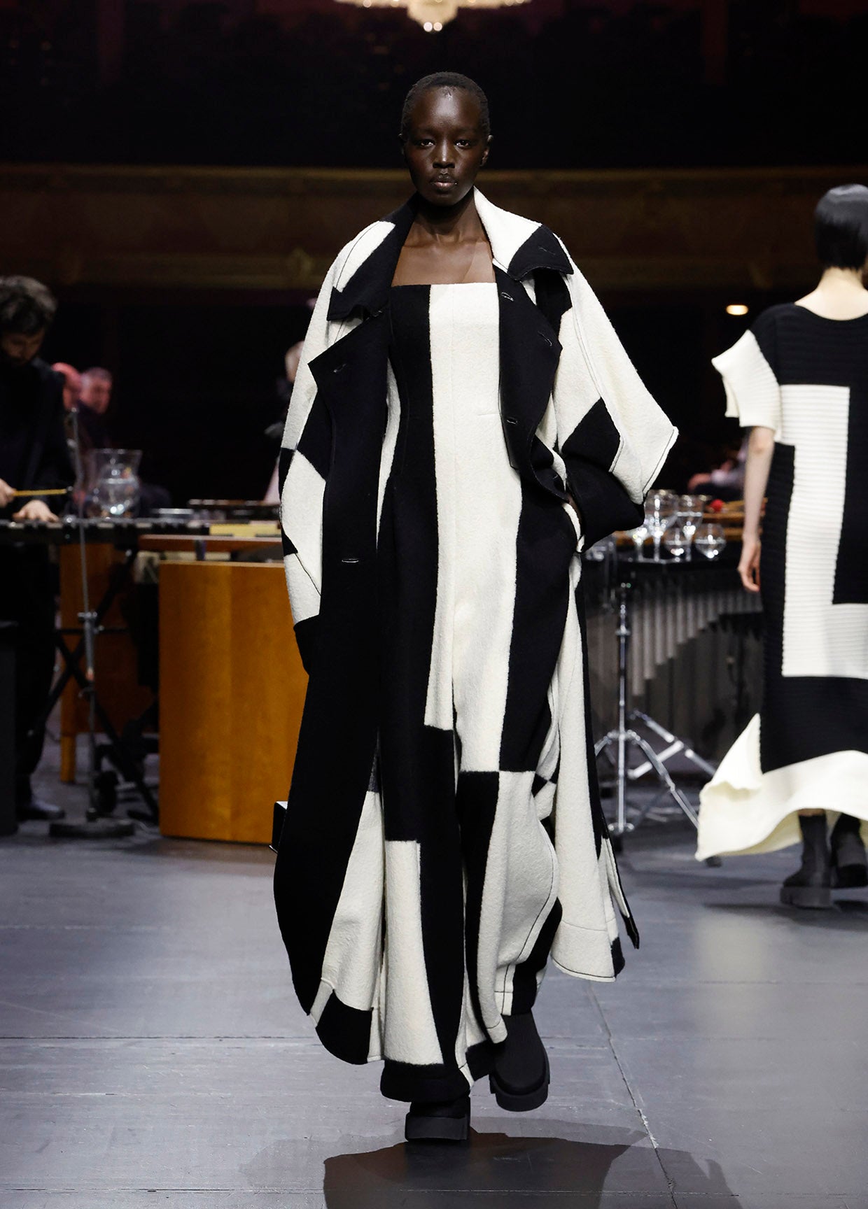 ISSEY MIYAKE AUTUMN WINTER 2023/24 コレクション 39