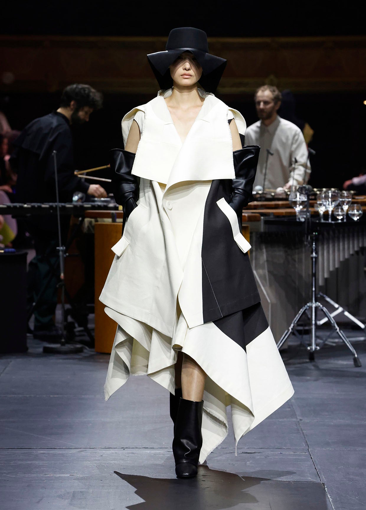 ISSEY MIYAKE AUTUMN WINTER 2023/24 コレクション 40