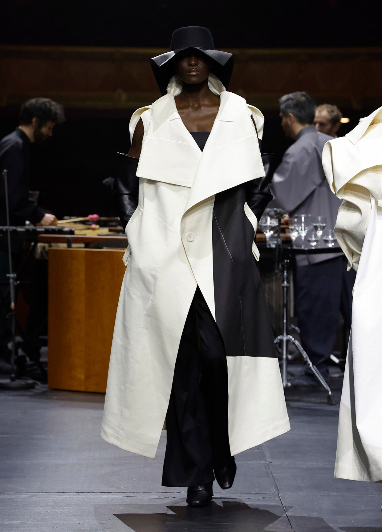 ISSEY MIYAKE AUTUMN WINTER 2023/24 コレクション 42