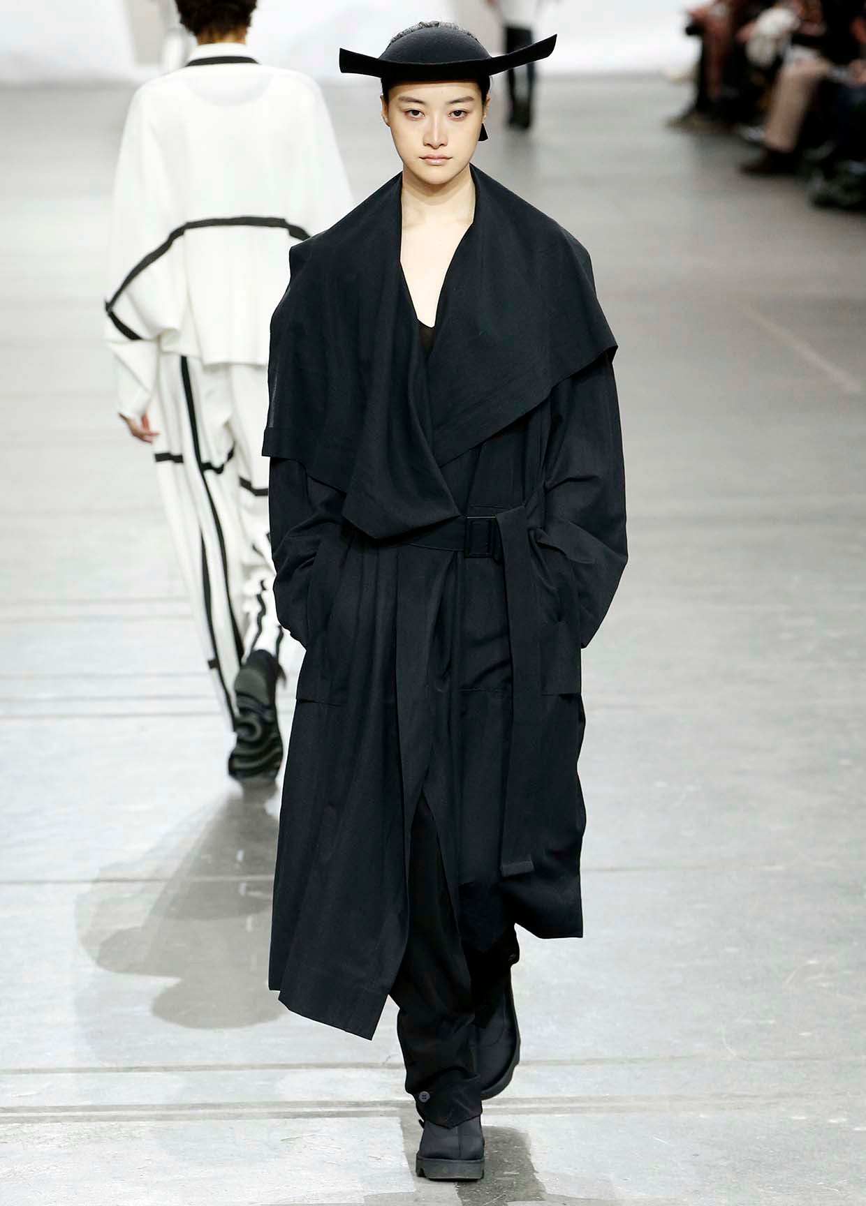 ISSEY MIYAKE コレクション AUTUMN WINTER 2020/21 – isseymiyake.com