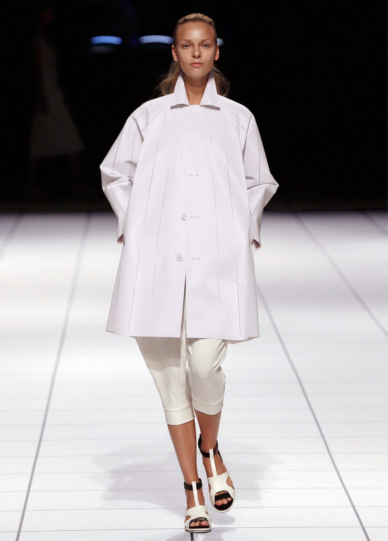 ISSEY MIYAKE SPRING SUMMER 2014 コレクション 01