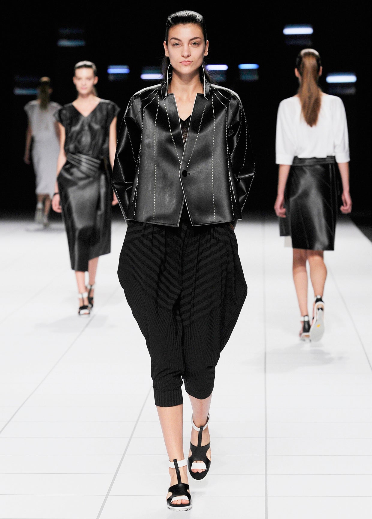 ISSEY MIYAKE コレクション SPRING SUMMER 2014 – isseymiyake.com