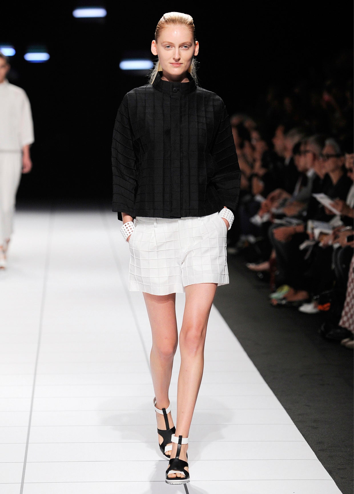 ISSEY MIYAKE SPRING SUMMER 2014 コレクション 19