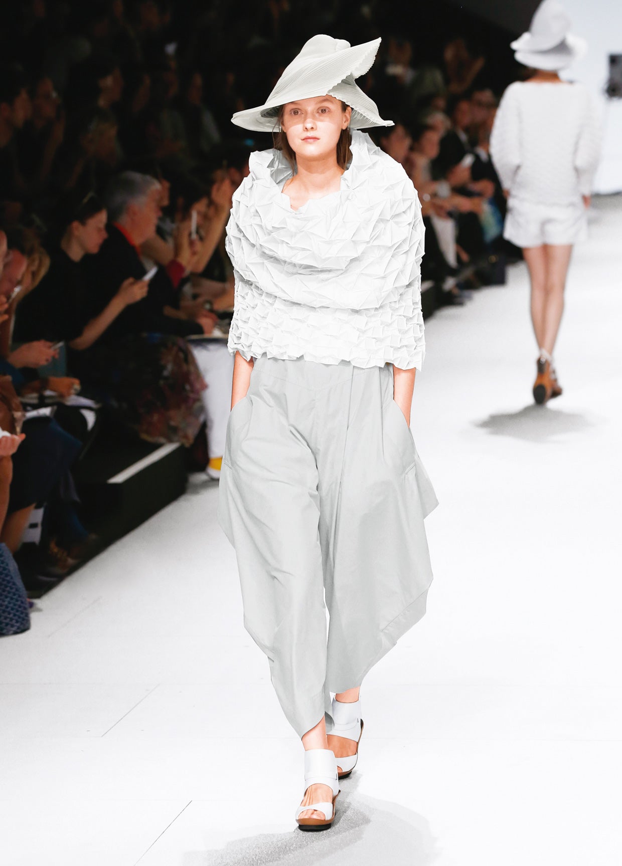 ISSEY MIYAKE SPRING SUMMER 2015 コレクション 05 – isseymiyake.com
