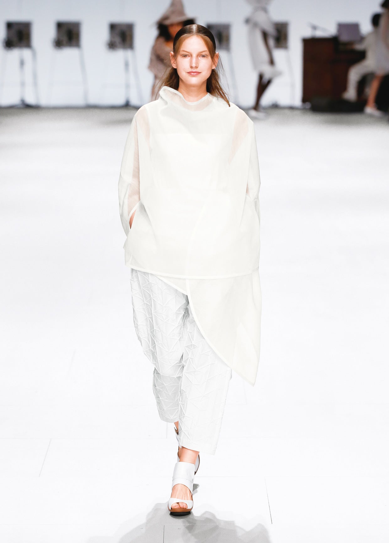 ISSEY MIYAKE コレクション SPRING SUMMER 2015 – isseymiyake.com ISSEY MIYAKE コレクション SPRING SUMMER 2015 – isseymiyake.com