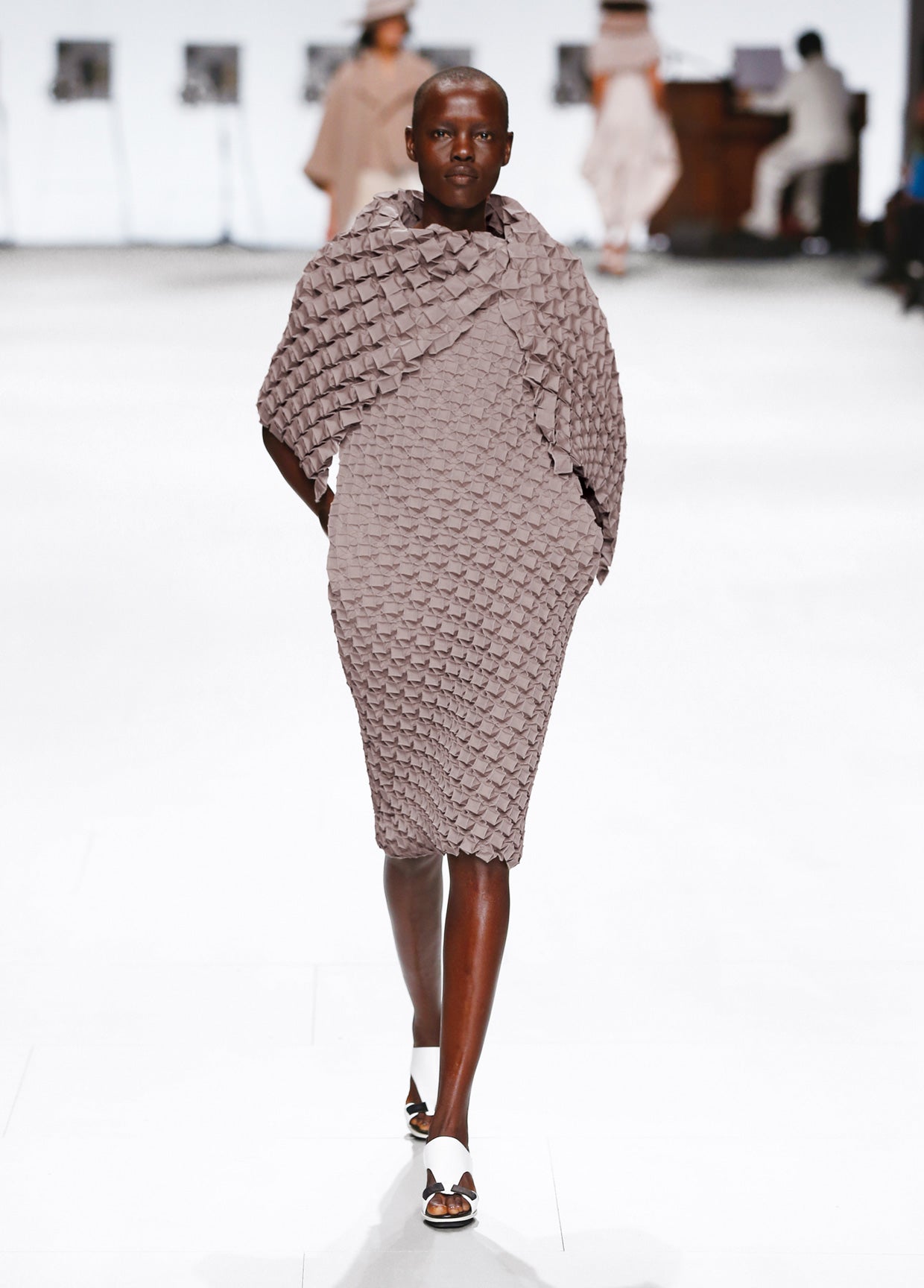 ISSEY MIYAKE SPRING SUMMER 2015 コレクション 12