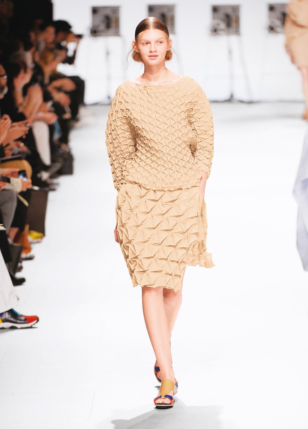ISSEY MIYAKE SPRING SUMMER 2015 コレクション 18