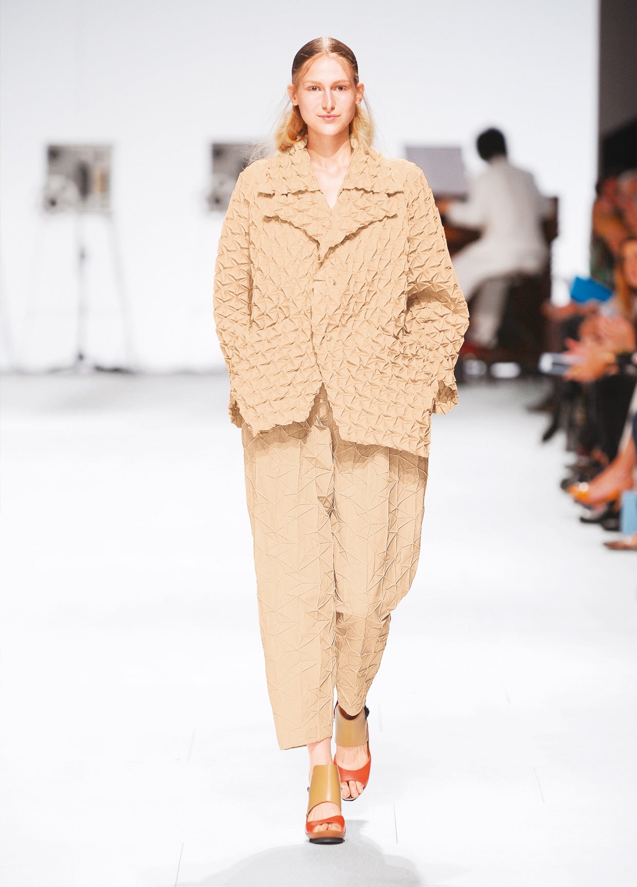 ISSEY MIYAKE SPRING SUMMER 2015 コレクション 19