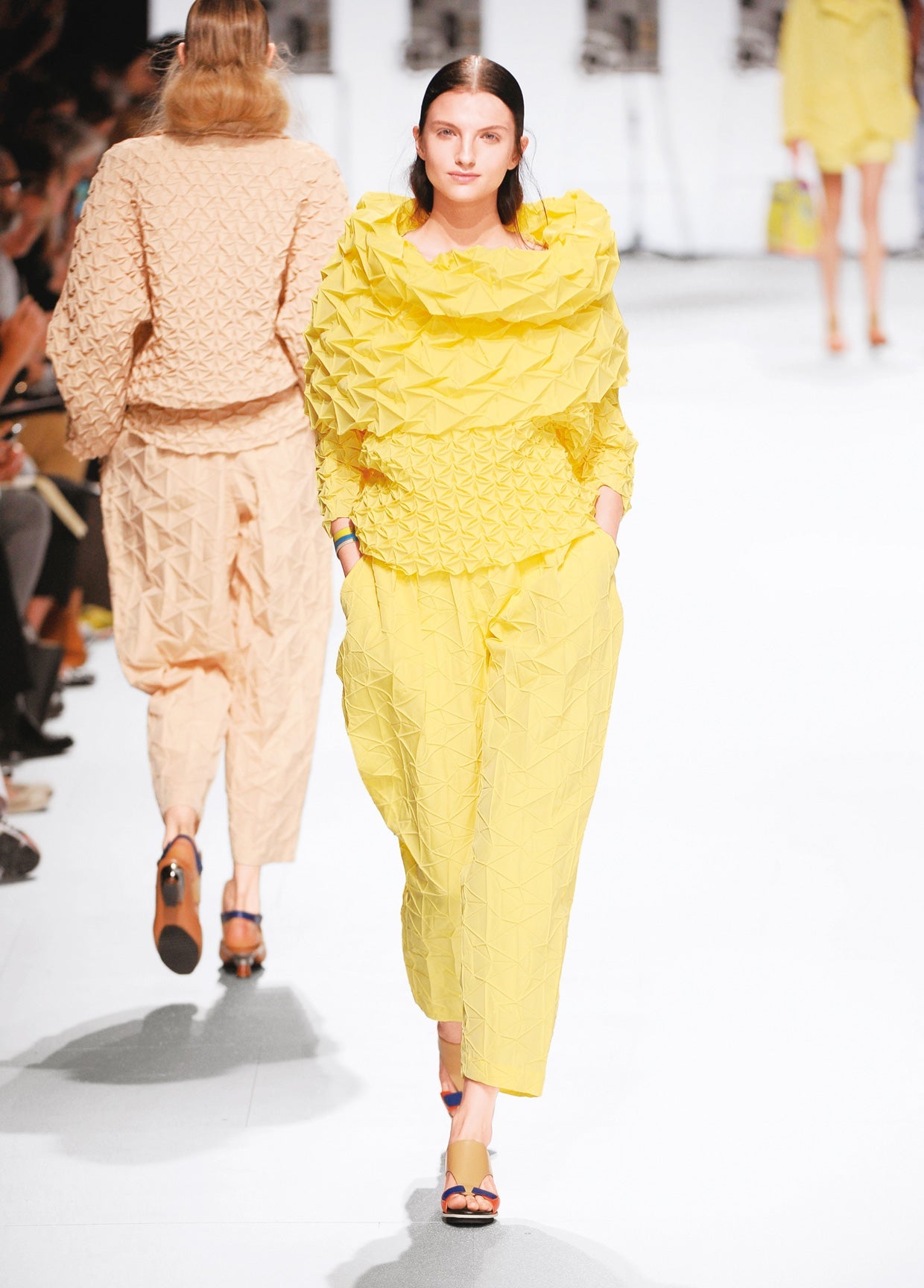 ISSEY MIYAKE SPRING SUMMER 2015 コレクション 21 – isseymiyake.com