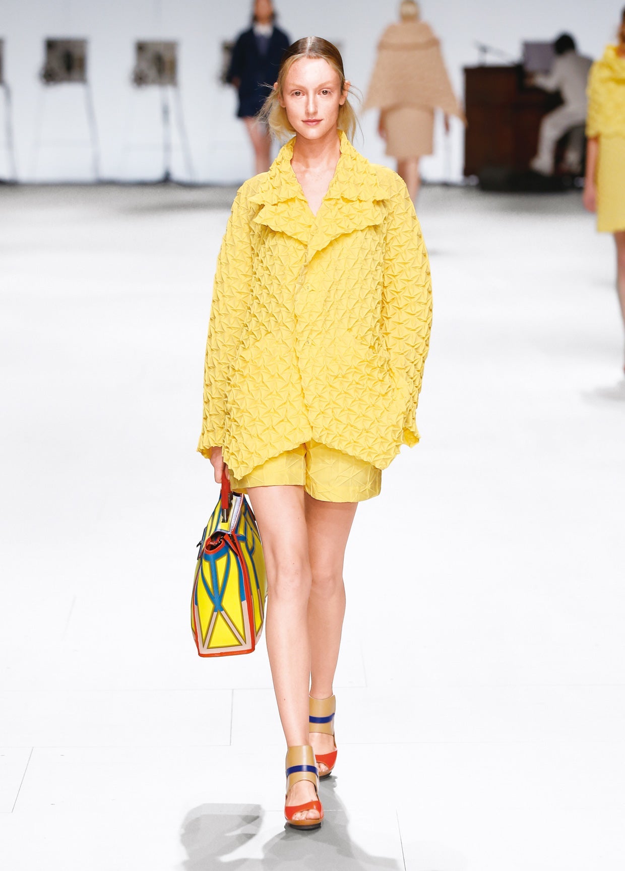 ISSEY MIYAKE SPRING SUMMER 2015 コレクション 22