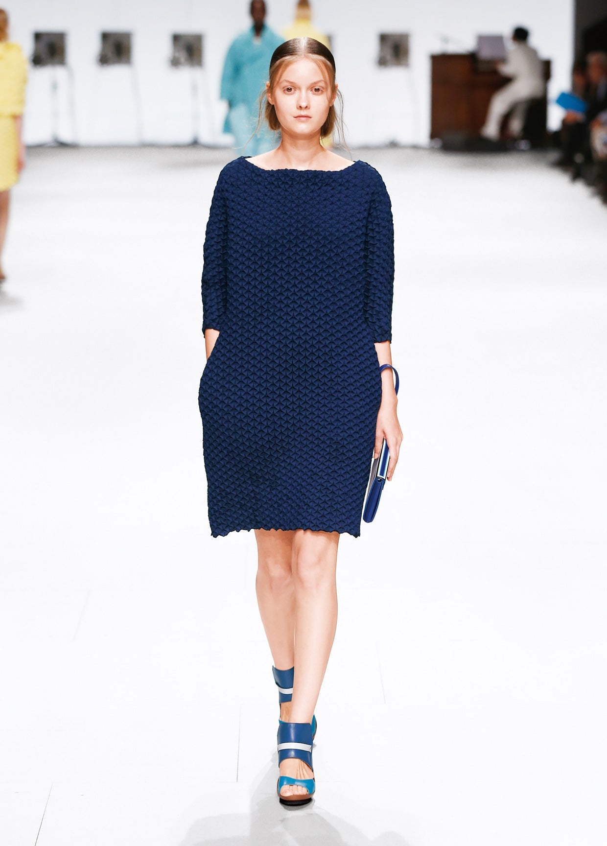 ISSEY MIYAKE SPRING SUMMER 2015 コレクション 25