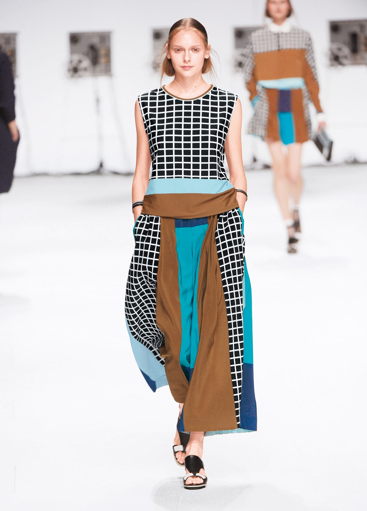 ISSEY MIYAKE SPRING SUMMER 2015 コレクション 27