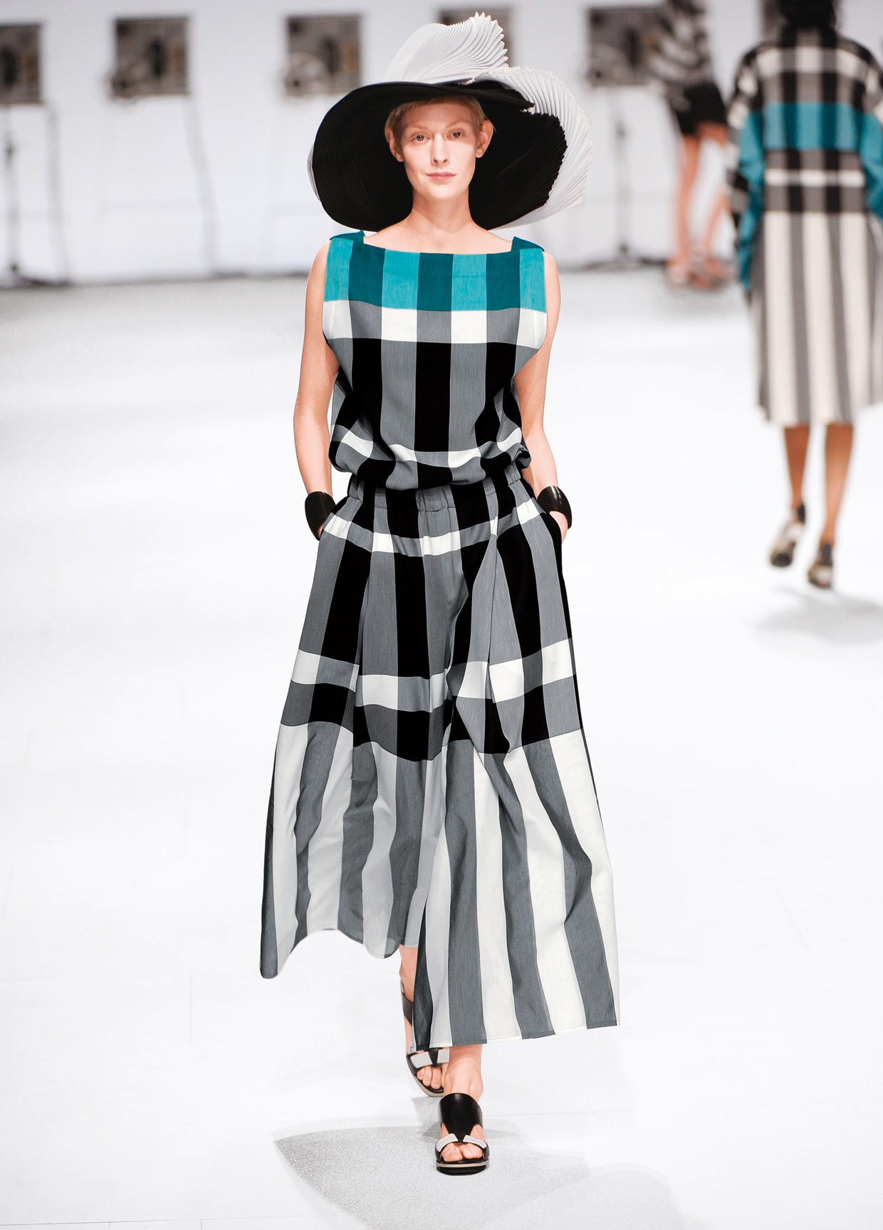 ISSEY MIYAKE SPRING SUMMER 2015 コレクション 36