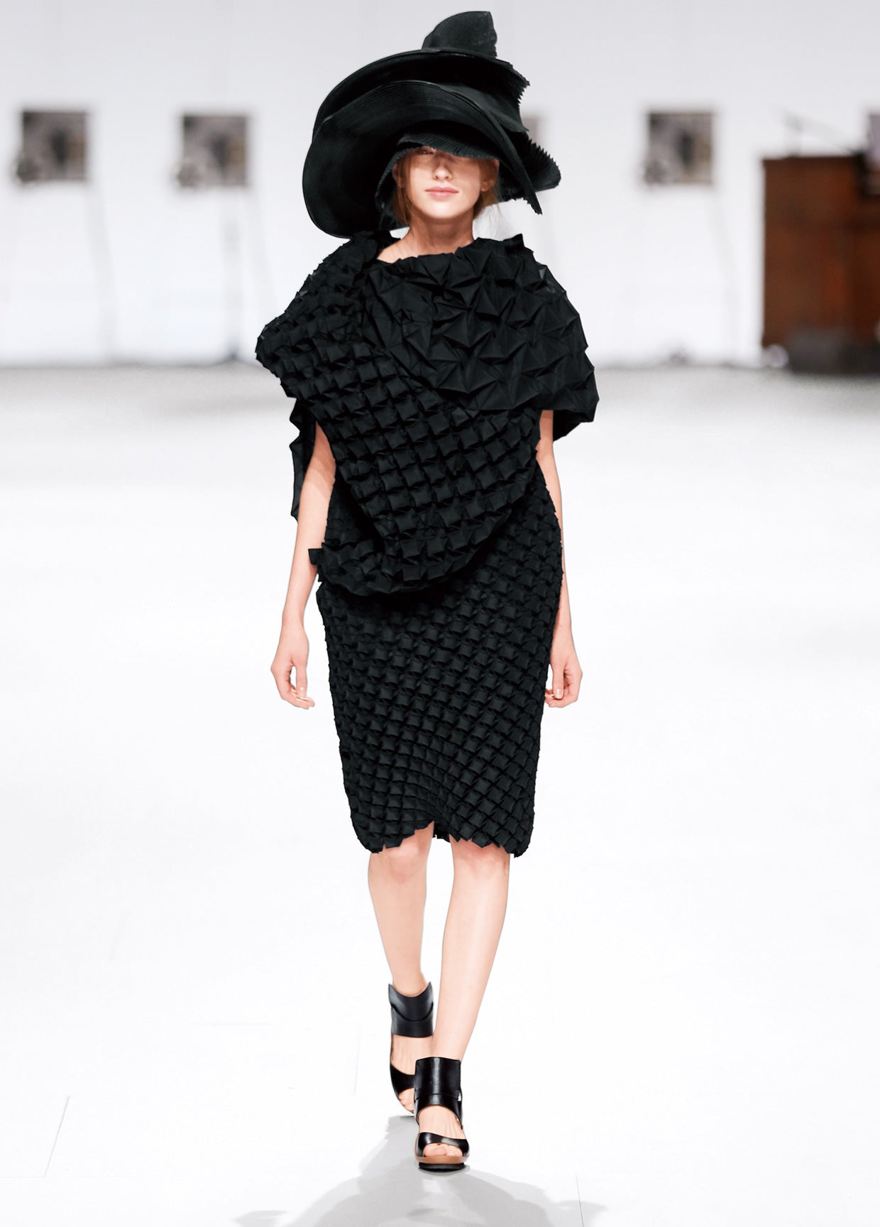 ISSEY MIYAKE SPRING SUMMER 2015 コレクション 40