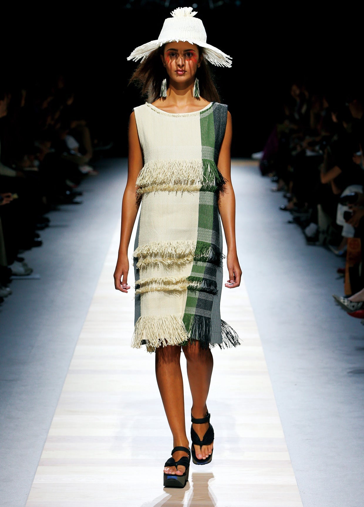 ISSEY MIYAKE SPRING SUMMER 2016 コレクション06