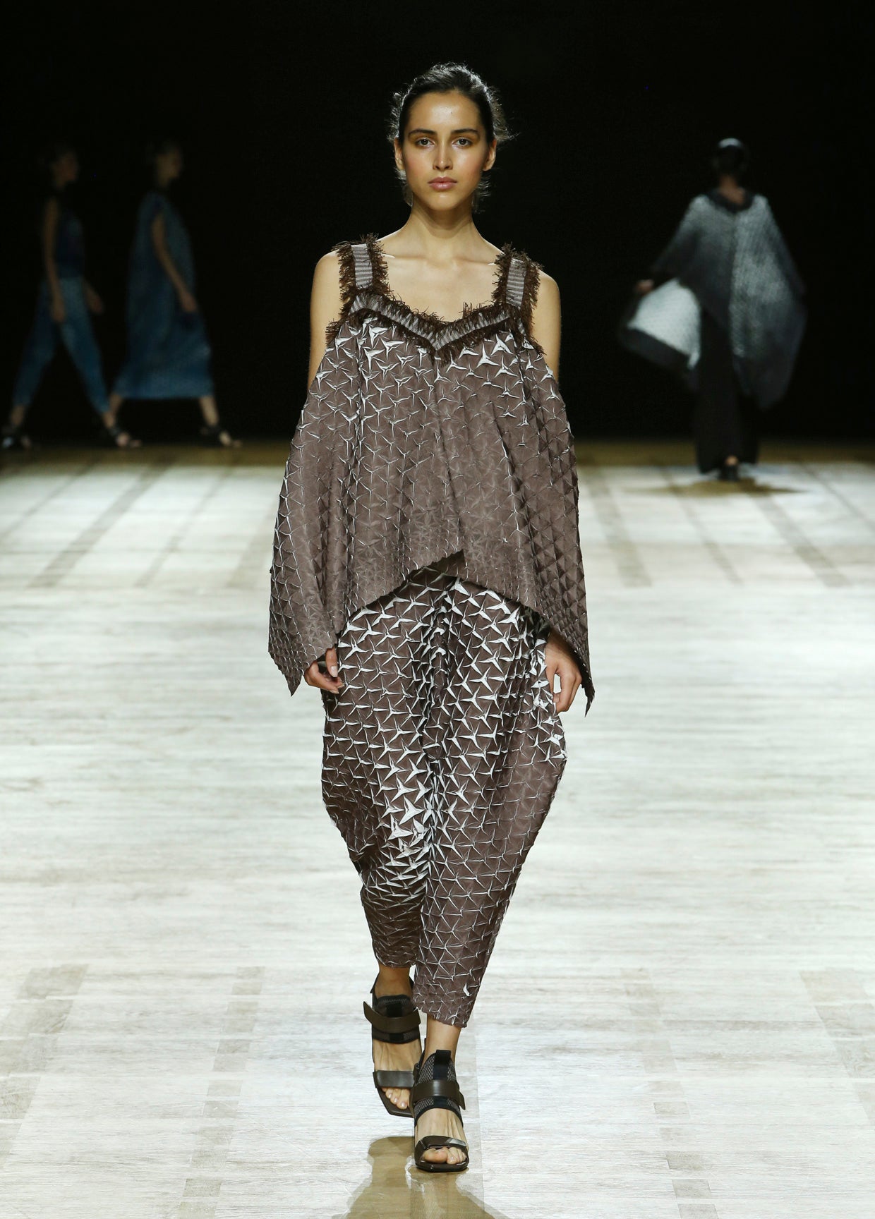 ISSEY MIYAKE SPRING SUMMER 2018 コレクション 03