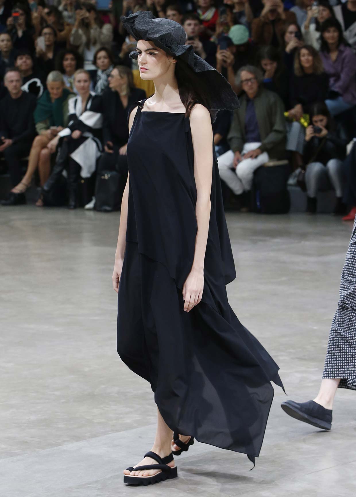 ISSEY MIYAKE SPRING SUMMER 2020 コレクション 35 – isseymiyake.com