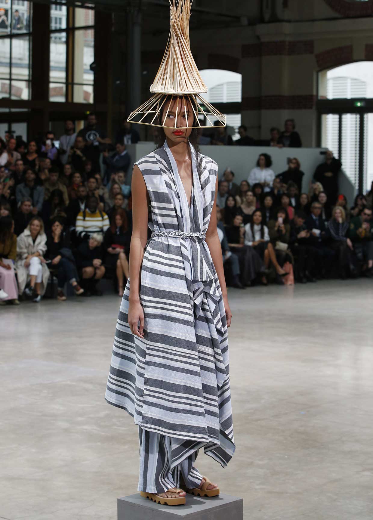 ISSEY MIYAKE SPRING SUMMER 2020 コレクション 54